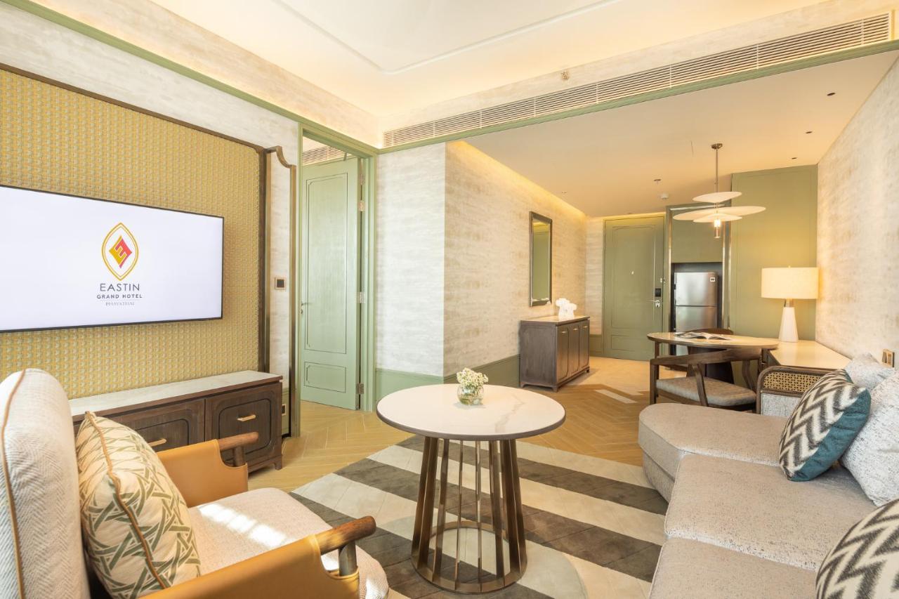 Eastin Grand Hotel Phayathai Banguecoque Exterior foto Living room of a suite