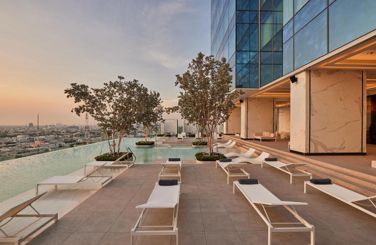 Eastin Grand Hotel Phayathai Banguecoque Exterior foto The swimming pool at the hotel