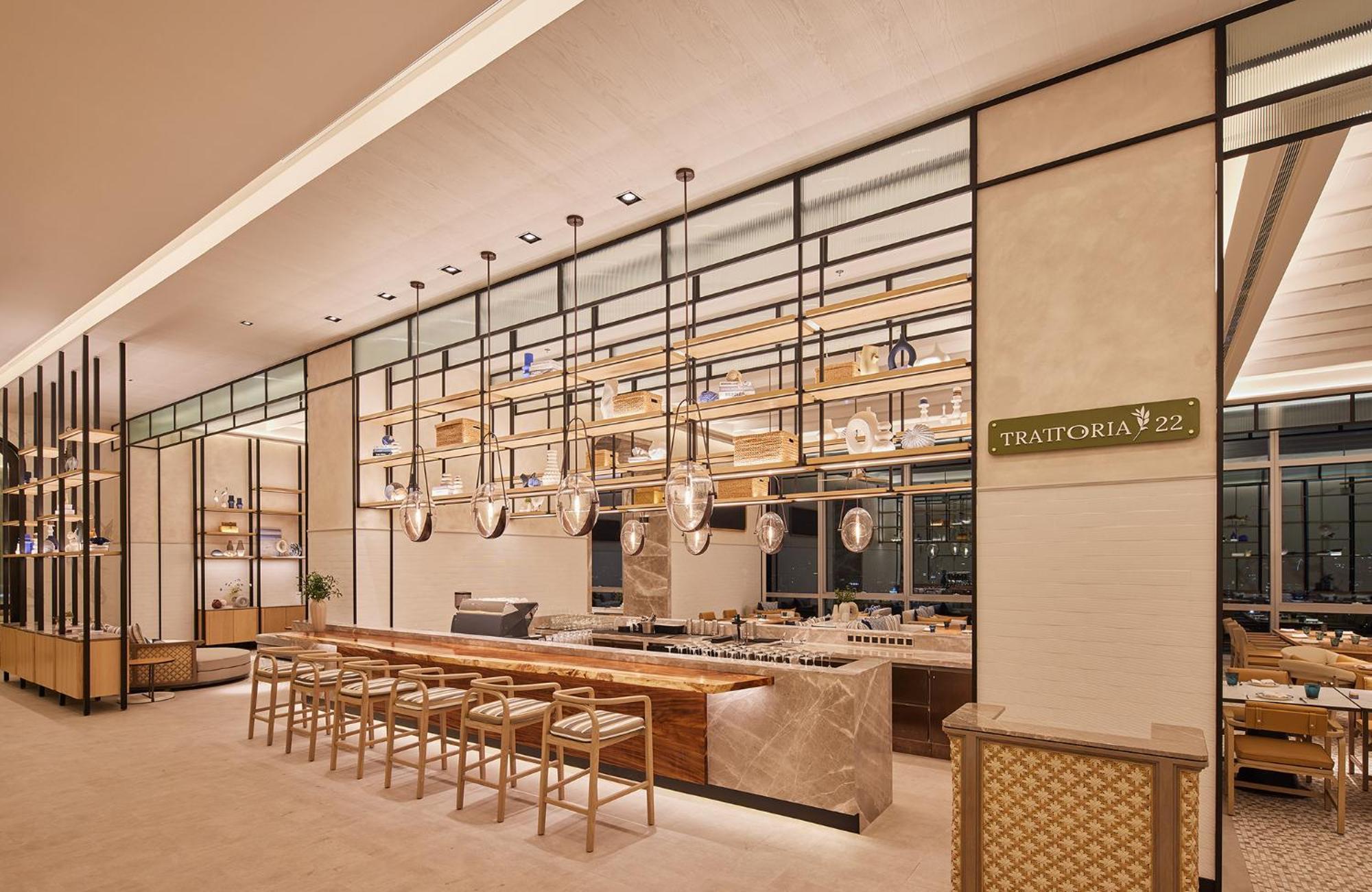 Eastin Grand Hotel Phayathai Banguecoque Exterior foto The Kitchen Table