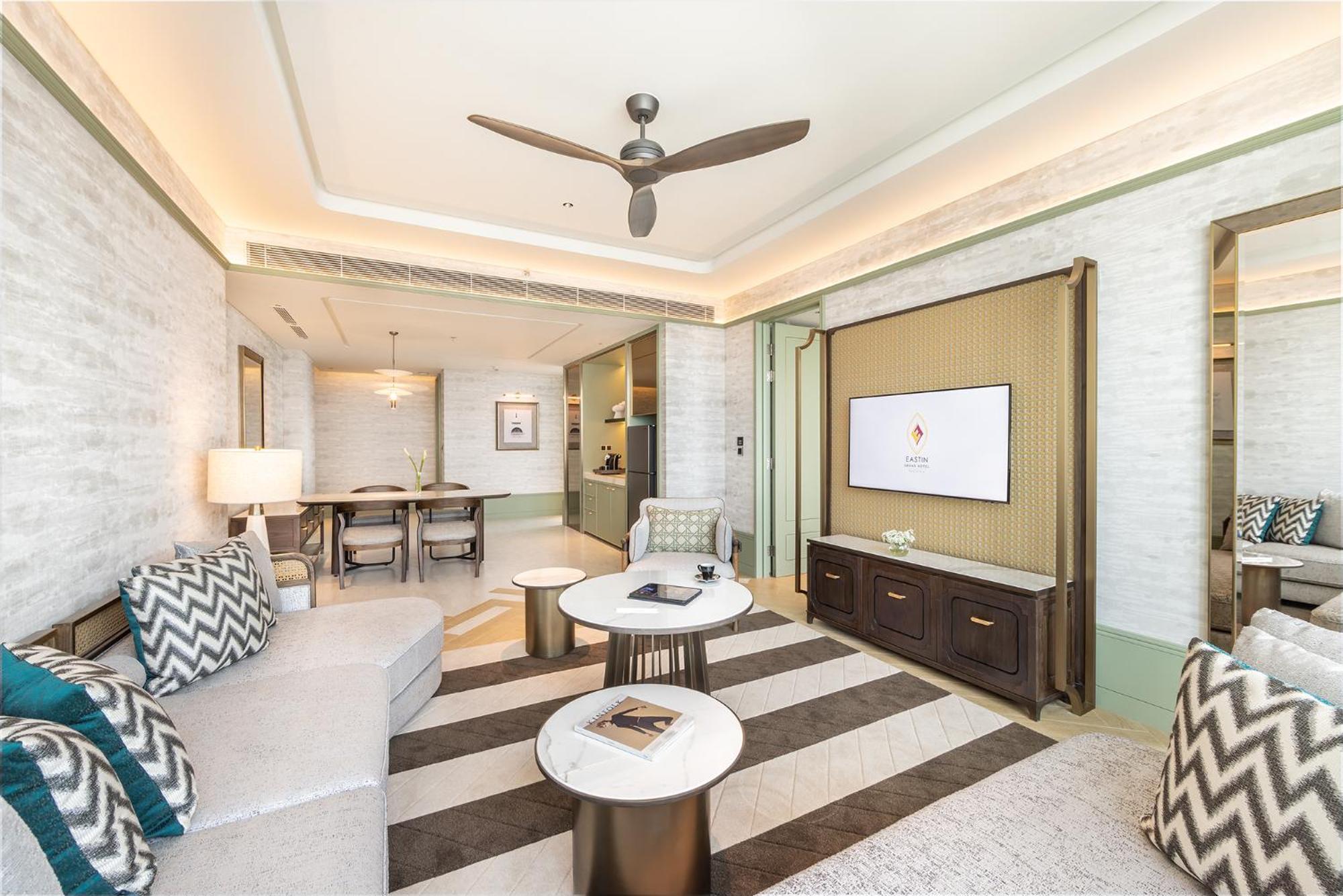 Eastin Grand Hotel Phayathai Banguecoque Exterior foto Living room of a two-bedroom suite